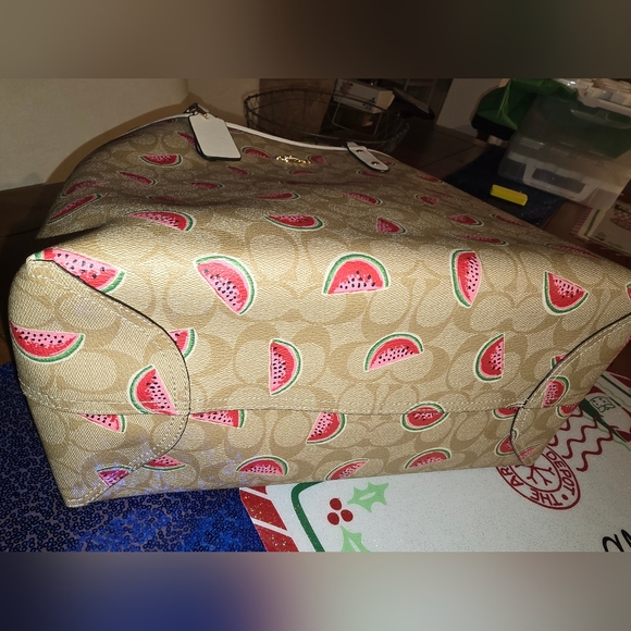 Coach Signature Watermelon Print Reversible Tote Sold Out NWT - Picture 11 of 14